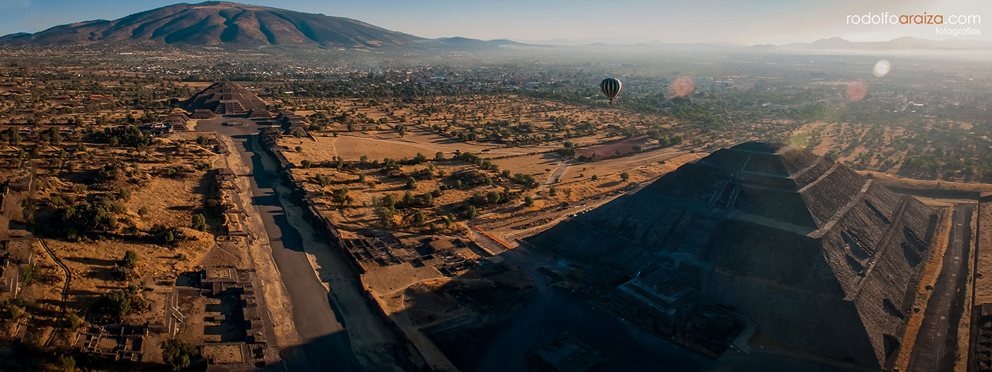 Hot air balloon over Teotihuacan, Mexico