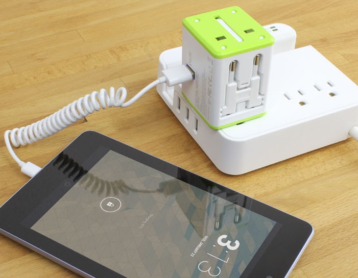 Satechi Smart Travel Router & Adapter
